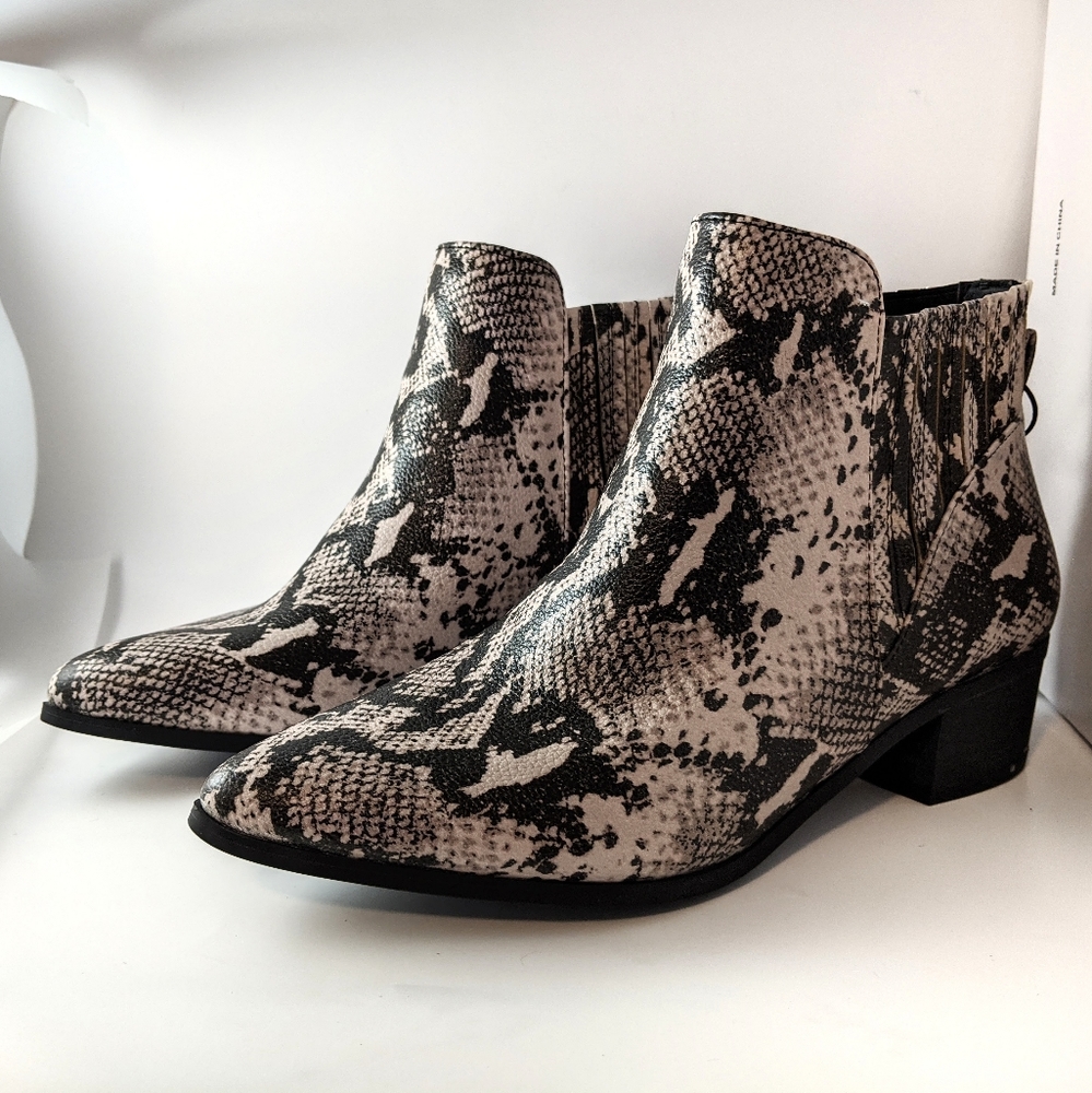 American Eagle Booties Snake Print Size 6